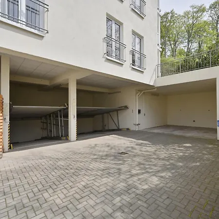 Ferienwohnung-12-fuer-6-personen-strandnah-in-sellin-auf-ruegen-villa-celia-wlan-sauna Apartment *