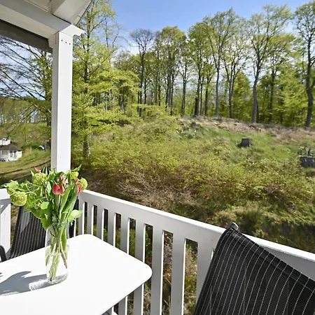 Ferienwohnung-12-fuer-6-personen-strandnah-in-sellin-auf-ruegen-villa-celia-wlan-sauna 公寓