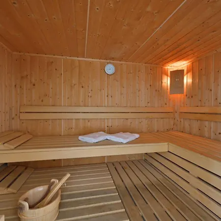 Ferienwohnung-12-fuer-6-personen-strandnah-in-sellin-auf-ruegen-villa-celia-wlan-sauna