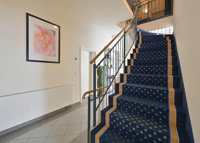 Ferienwohnung-12-fuer-6-personen-strandnah-in-sellin-auf-ruegen-villa-celia-wlan-sauna