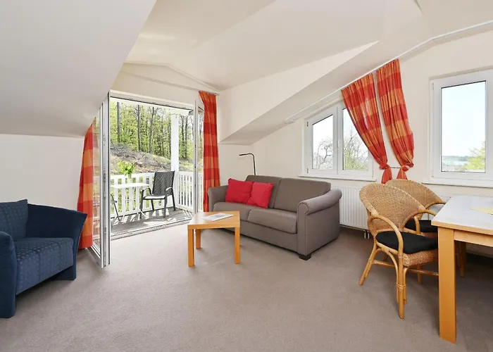 Ferienwohnung-12-fuer-6-personen-strandnah-in-sellin-auf-ruegen-villa-celia-wlan-sauna *