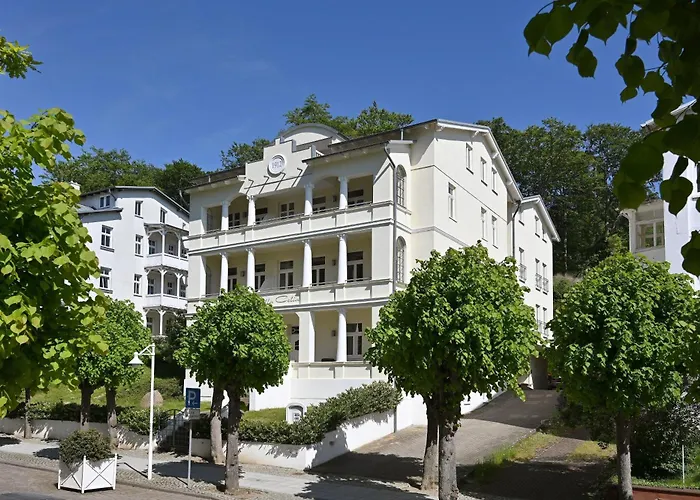 Ferienwohnung-12-fuer-6-personen-strandnah-in-sellin-auf-ruegen-villa-celia-wlan-sauna Apartamento *